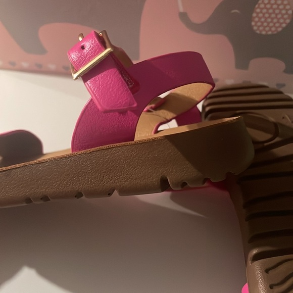 NWT fuchsia sandal for toddler child - Picture 5 of 5